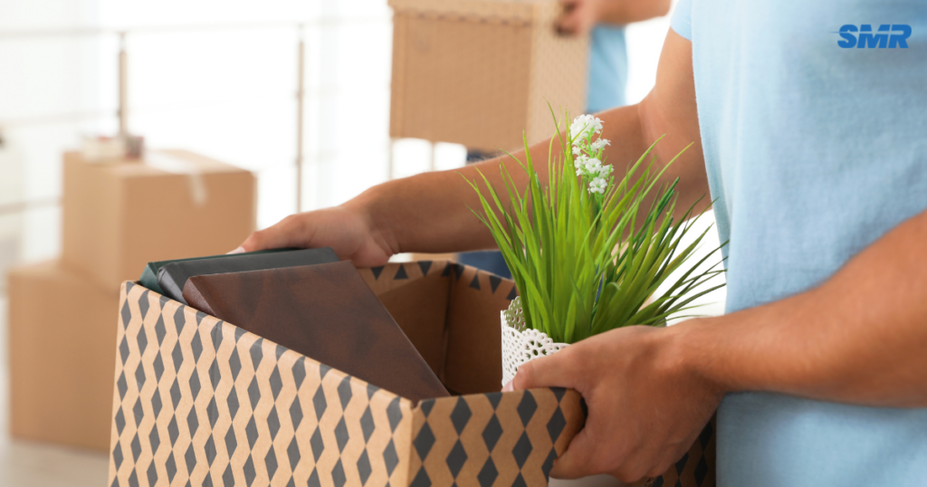 Man and Van Grays RM17 small removals service transporting household goods